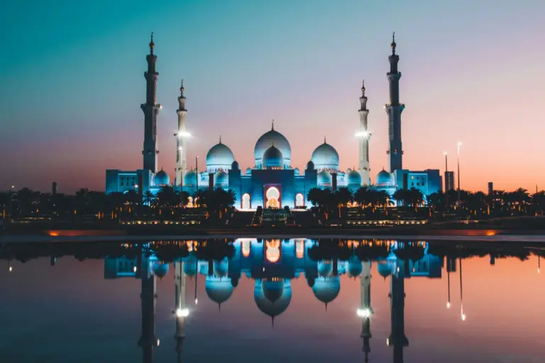 🇦🇪 Chcete vidieť Emiráty v Novembri, ale neznášate preplnené ulice? Spiatočný let z Krakova do emirátov aktuálne za188 eur.
